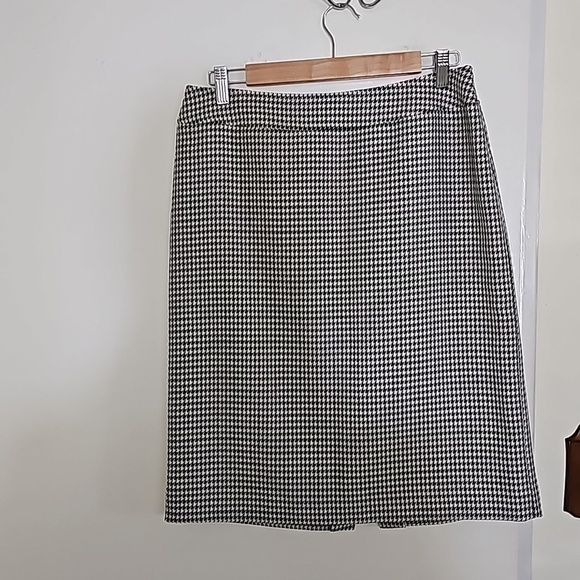 Tahari Dresses & Skirts - Tahari Arthur S Lavine Houndstooth Skirt Size 8